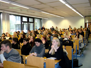 Ganz Ohr: Die aufmerksamen Besucher der Informationsveranstaltungen.