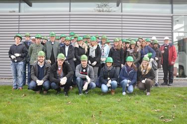 Beim Weltmarktführer Vallourec konnten die Erstsemester die Produktion von nahtlos warmgewalzten Stahlrohren besichtigen. Foto: Vallourec