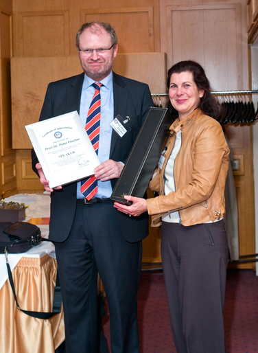 Prof. Dr. Peter C. Fischer, Professor für die Lehrgebiete Arbeitsrecht, Bürgerliches Recht, Handels- und Wirtschaftsrecht und Frau Regina Fahlbusch; President Chapter Bonn des American German Business Club (AGBC)