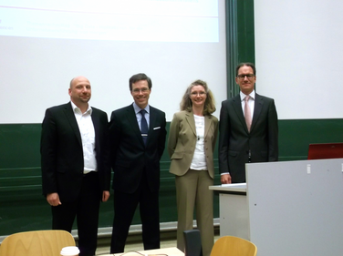 Von links nach rechts: Alexander Kiencke (SAP Deutschland SE & Co. KG) Prof. Dr. Marcus Albrecht (HSD), Dipl.-Bw. Christina Lehmann (HSD) und Dr. Christian Momm (Bentec GmbH Drilling & Oilfield Systems)